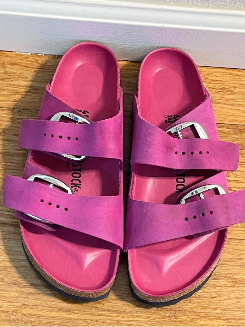 NWOT - EU40 W9.5- Birkenstock Arizona in Fuschia Nubuck with Silver Buckles